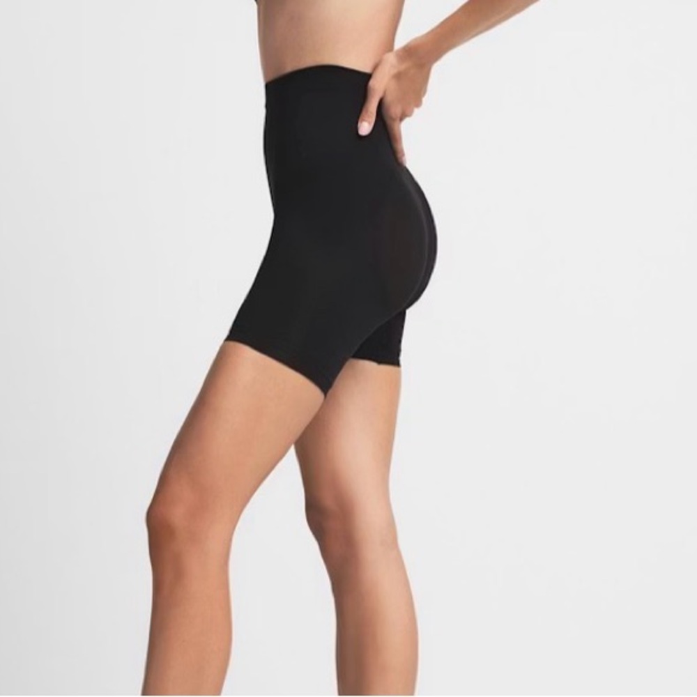 SKIMS Seamless Sculpt Mid Thigh Shorts